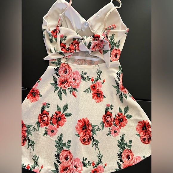 Rose dress - Picture 2 of 2